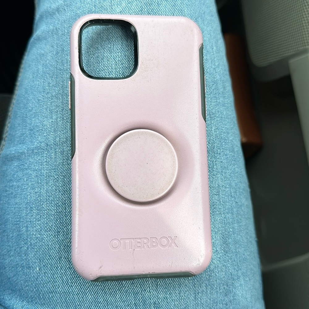Otterbox phone case with pop socket